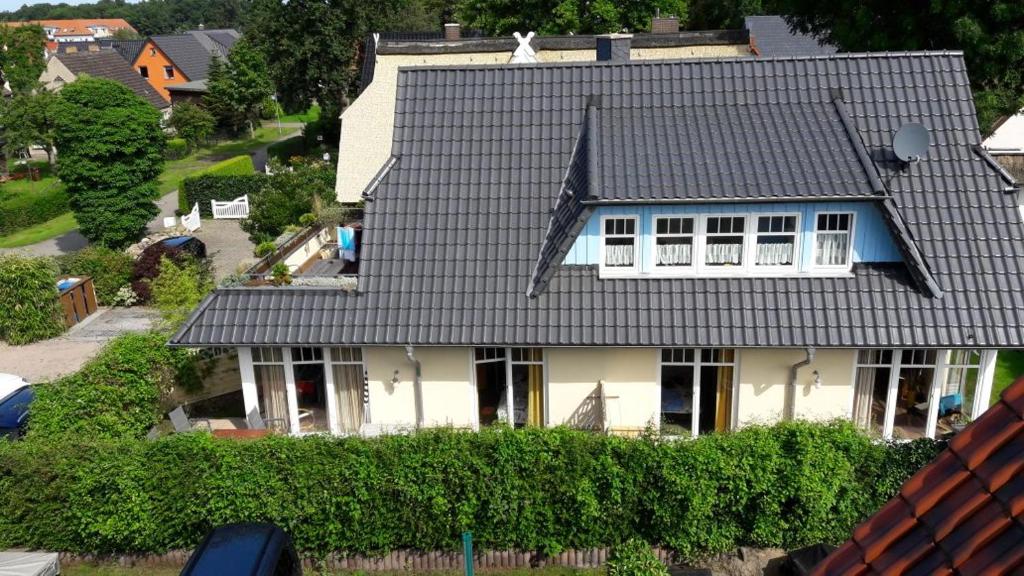 an aerial view of a house with a roof at Haus Jui in Zingst