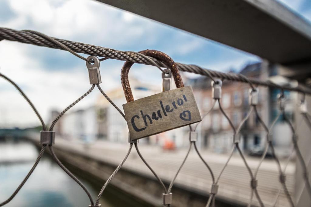 Výhled na řeku, která protéká v blízkosti hostelu