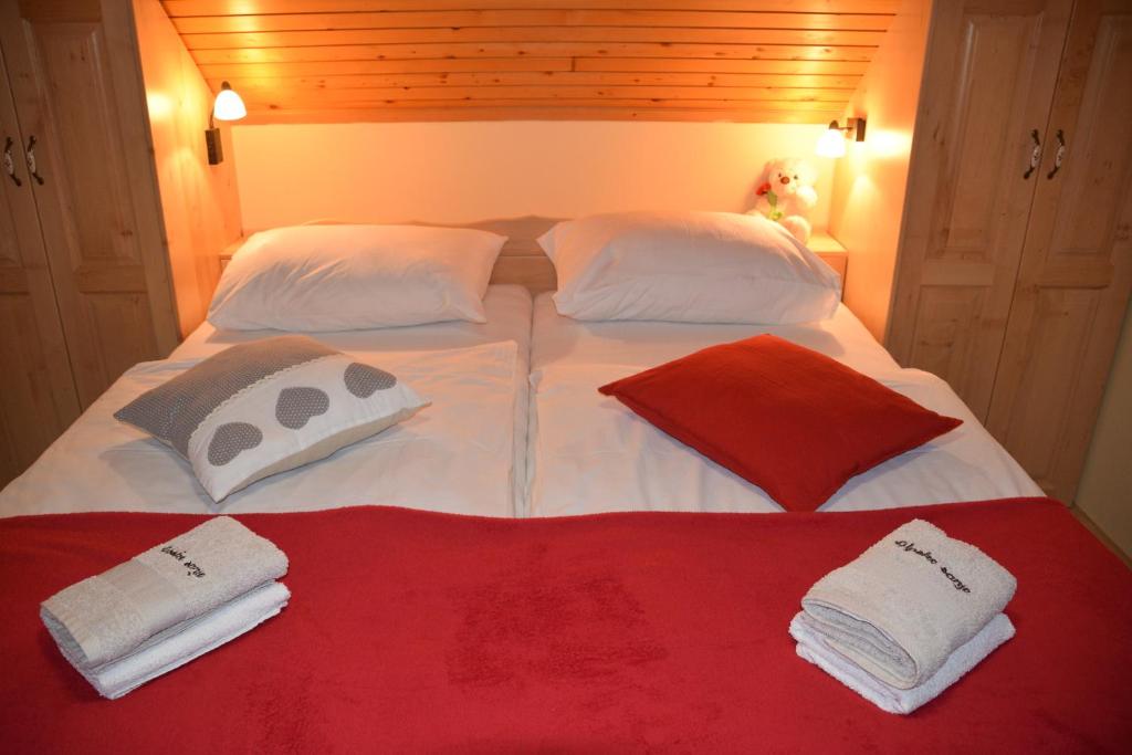Postel nebo postele na pokoji v ubytování Farm Stay "Alpine Dreams"