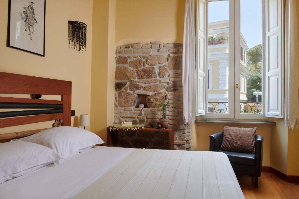 Postel nebo postele na pokoji v ubytování Palm Gallery Hotel