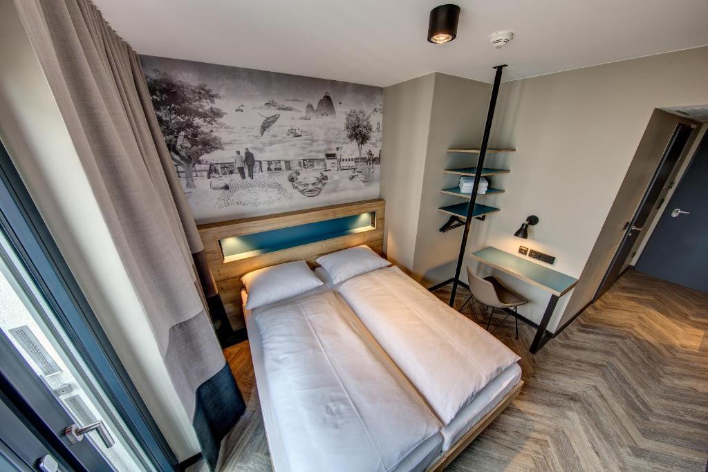 Schulz Hotel Berlin Wall at the East Side Gallery - 10