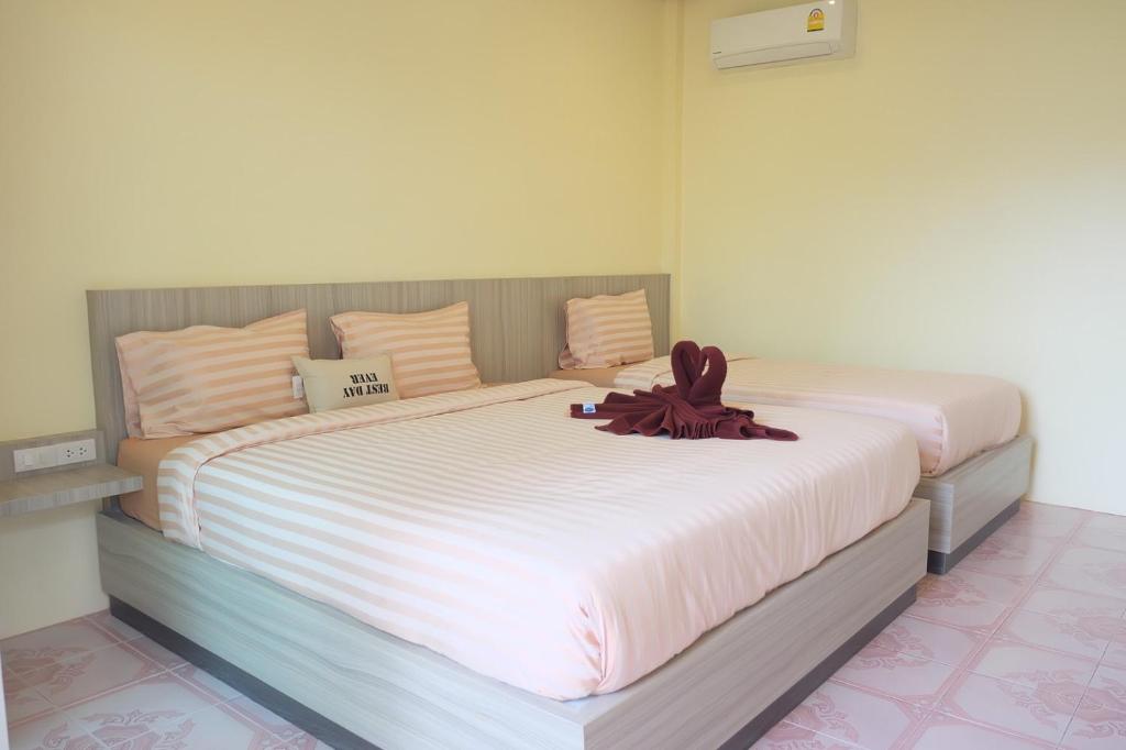 Postel nebo postele na pokoji v ubytování Chokdee Resort