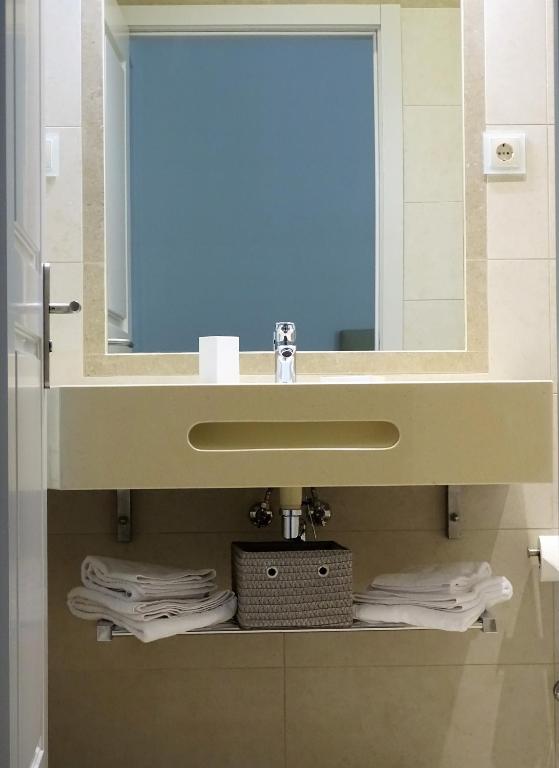 Bowen, Luxury Suites - 6