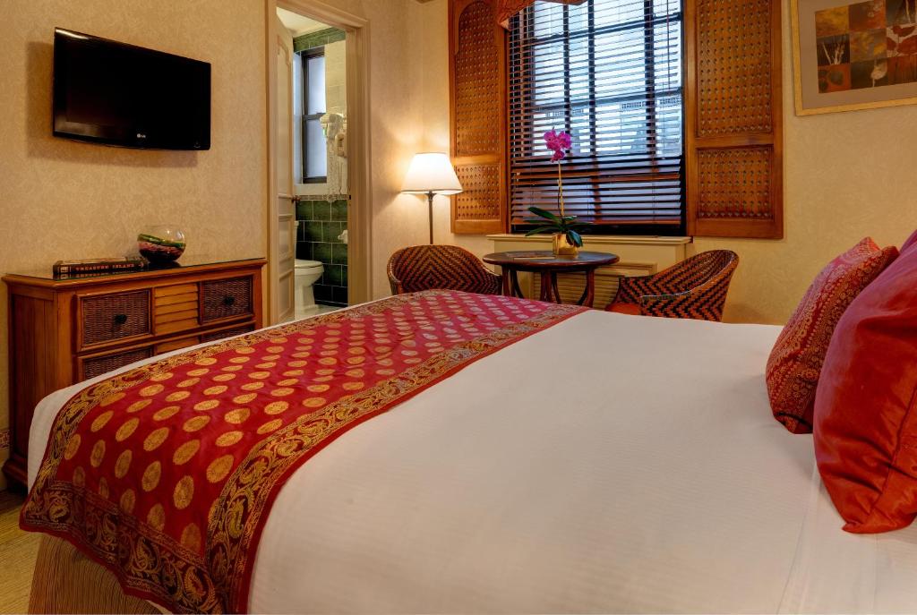 Postel nebo postele na pokoji v ubytování Casablanca Hotel by Library Hotel Collection