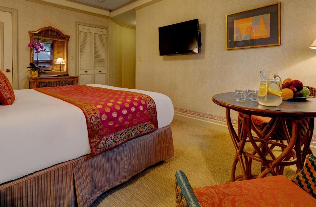 Casablanca Hotel by Library Hotel Collection photo