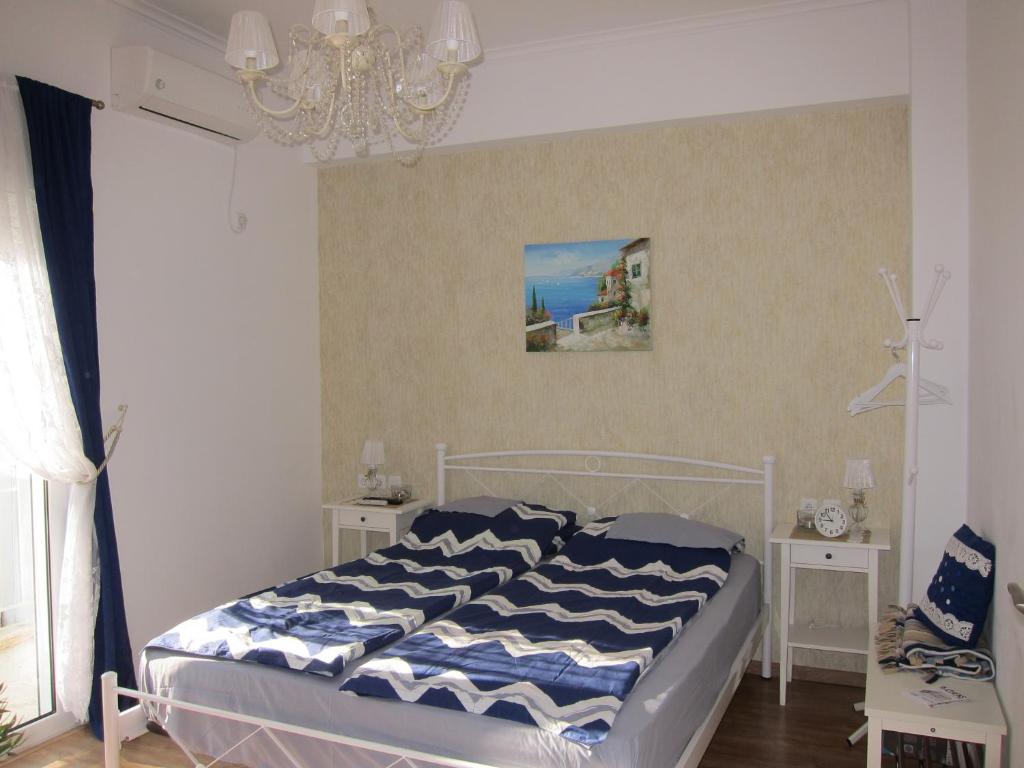 Posteľ alebo postele v izbe v ubytovaní Apartment "Happiness" near metro and center