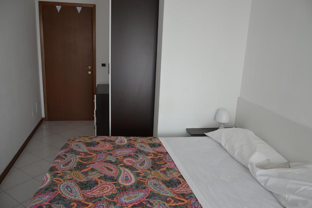 A bed or beds in a room at Bed & Breakfast Cesarina