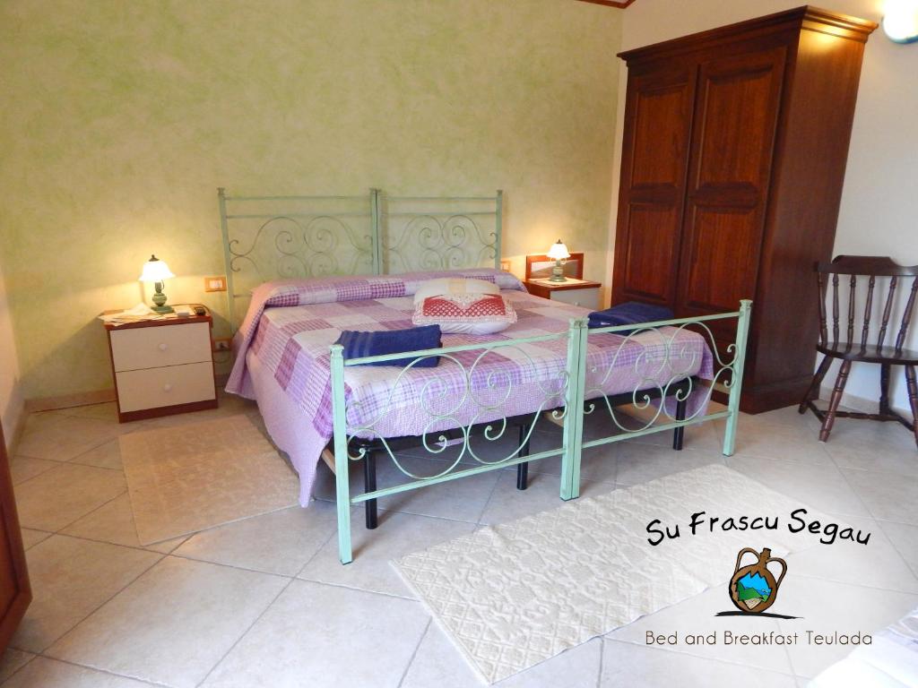 Postel nebo postele na pokoji v ubytování B&B Su Frascu Segau