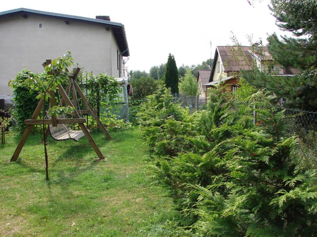 Vonkajšia záhrada v ubytovaní Pokoje Gościnne Pod Magnolią