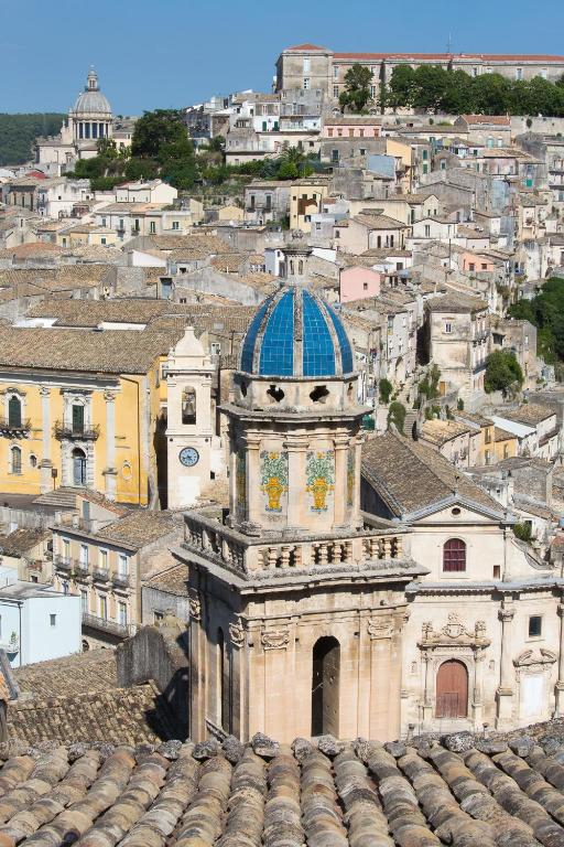 Nespecifikovaný výhled na destinaci Ragusa nebo výhled na město při pohledu z penzionu