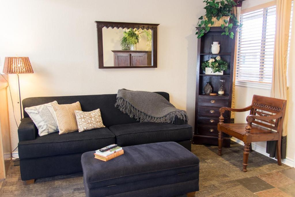 Vineyard Court Designer Suites Hotel photo