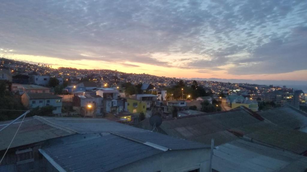 Sončni vzhod oz. zahod, fotografiran iz zasebne nastanitve oz. okolice