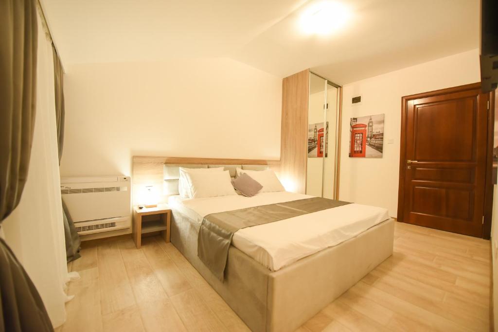 Postel nebo postele na pokoji v ubytování Korzo apartmani