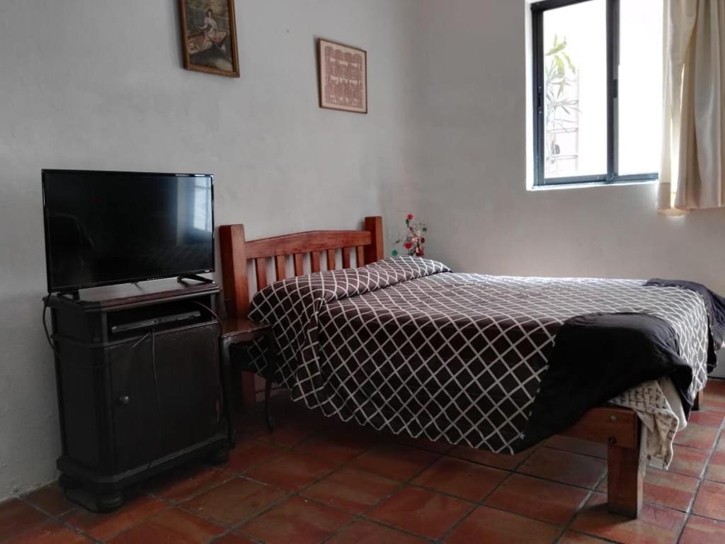 Postel nebo postele na pokoji v ubytování Olga Querida B&B Hostal