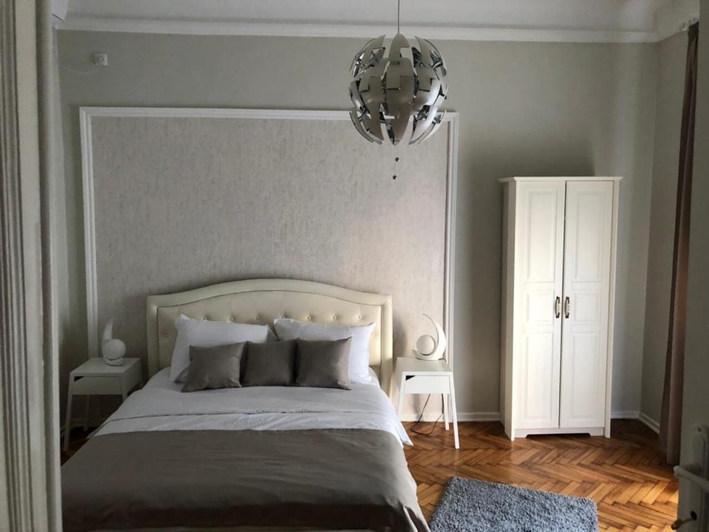 Ένα ή περισσότερα κρεβάτια σε δωμάτιο στο Natalie's Residence