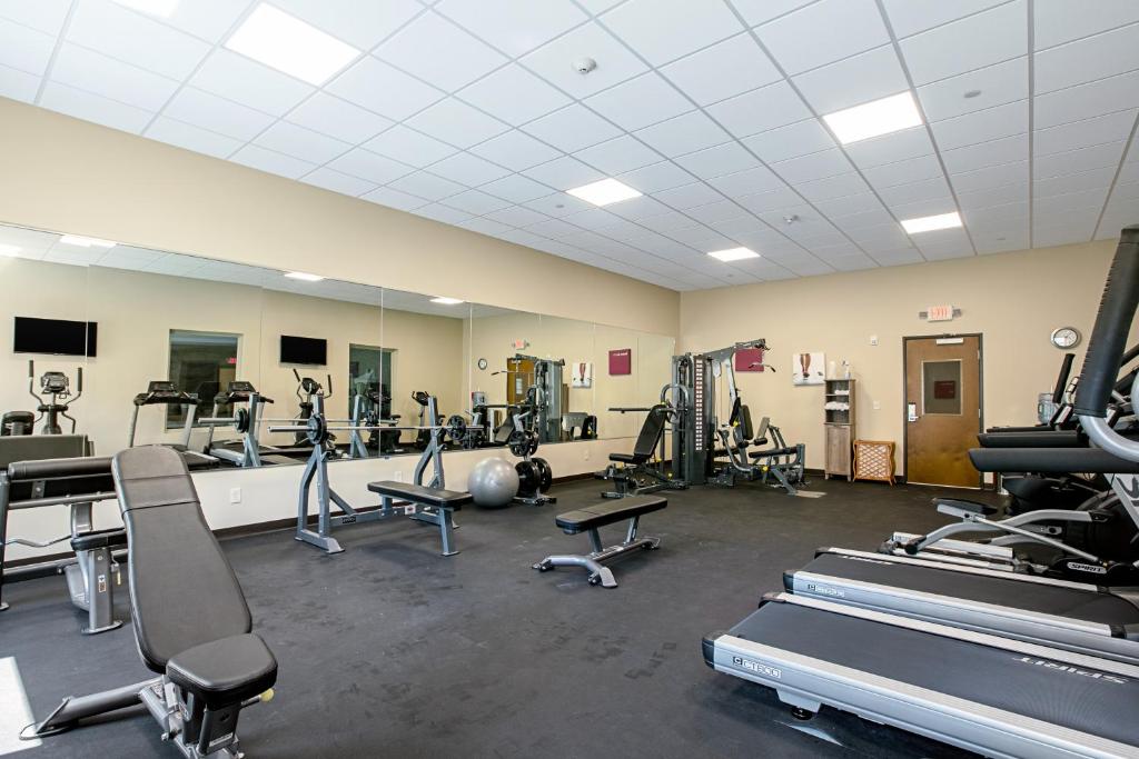 Fitness centrum a/nebo fitness zařízení v ubytování Comfort Suites Fishkill near Interstate 84