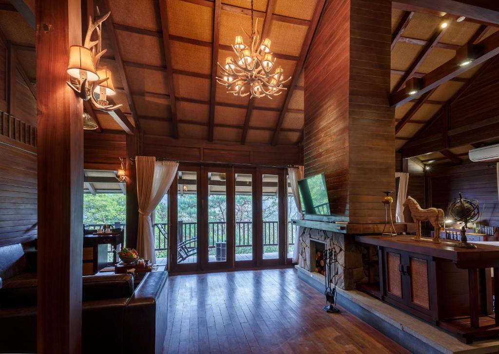 TV a/nebo společenská místnost v ubytování Melia Ba Vi Mountain Retreat