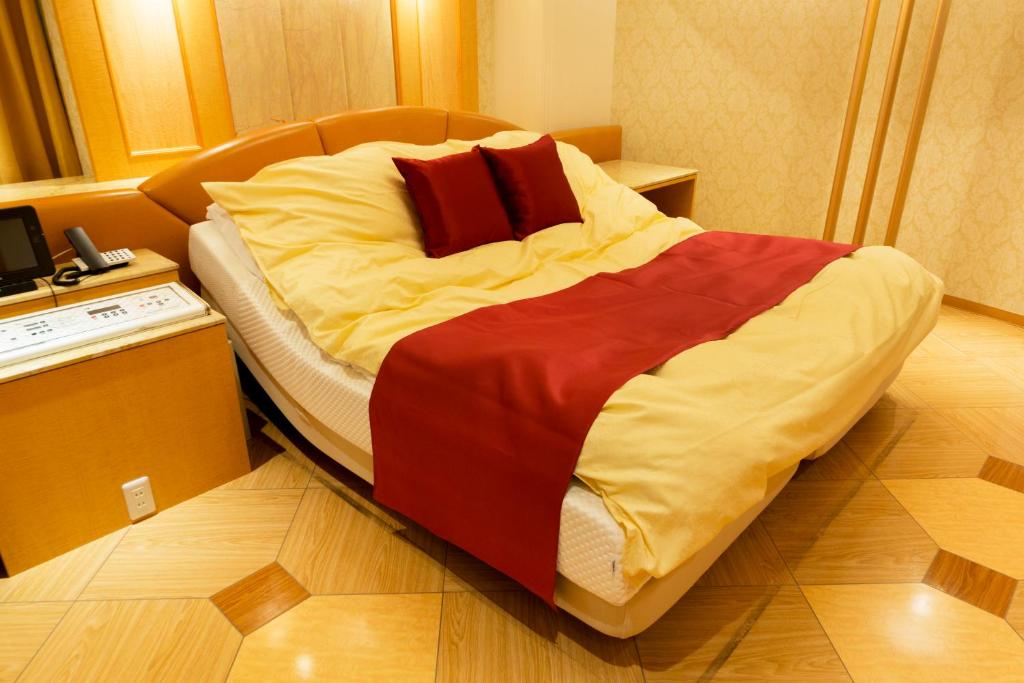 Postel nebo postele na pokoji v ubytování Hotel Luna Ikeda (Adult Only)