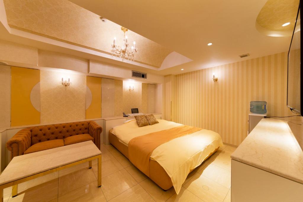 Postel nebo postele na pokoji v ubytování Hotel Luna Ikeda (Adult Only)