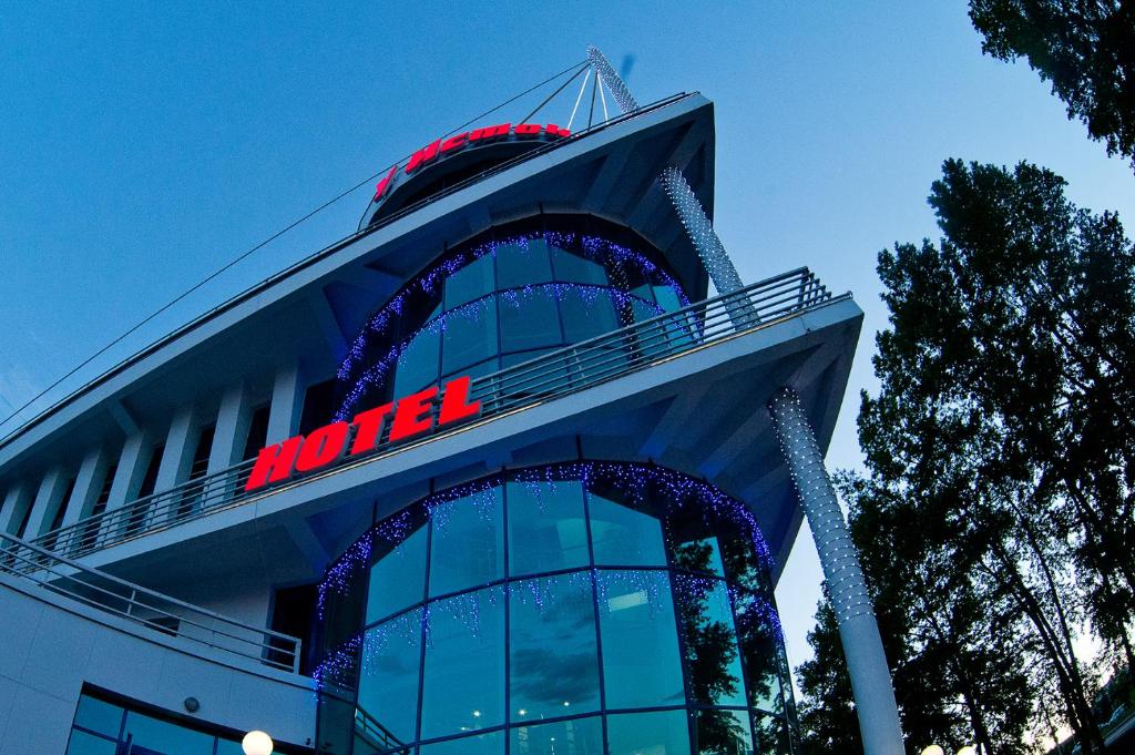 a building with a motel sign on top of it at U Istoka Hotel in Irkutsk