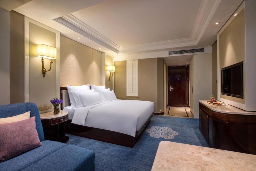 Postel nebo postele na pokoji v ubytování Kasion International Hotel Yiwu
