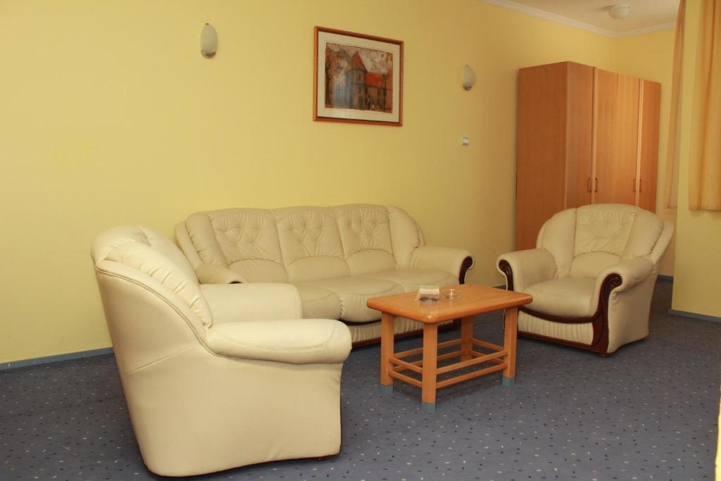 Area tempat duduk di Hotel Prezident