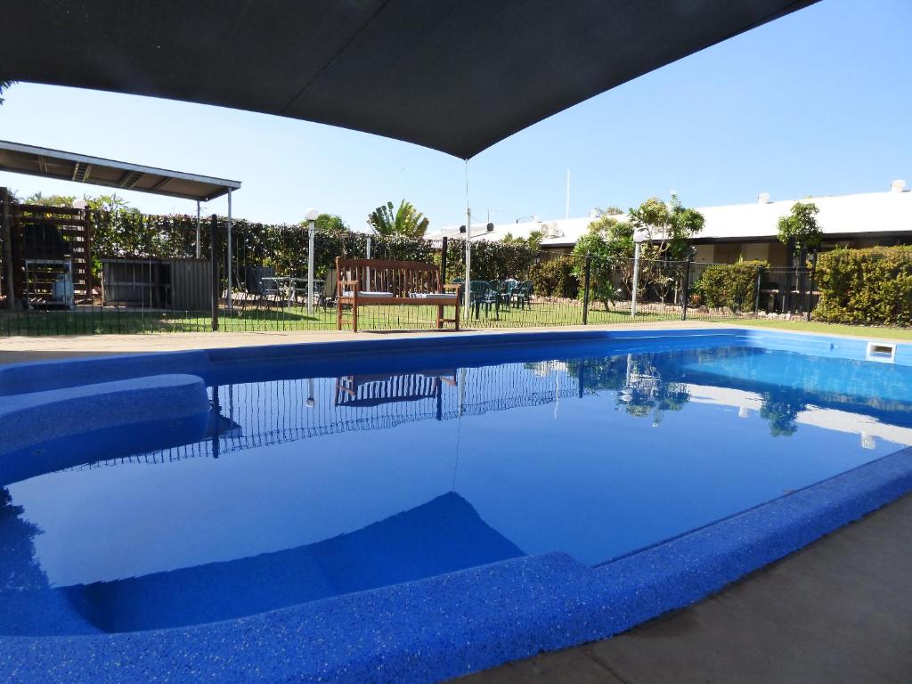 a large swimming pool with blue water at Beagle Hotel in Katherine