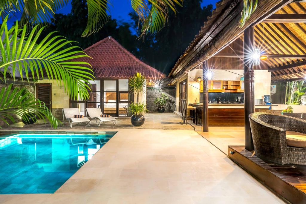 an image of a swimming pool in a villa at Gili Villas in Gili Trawangan