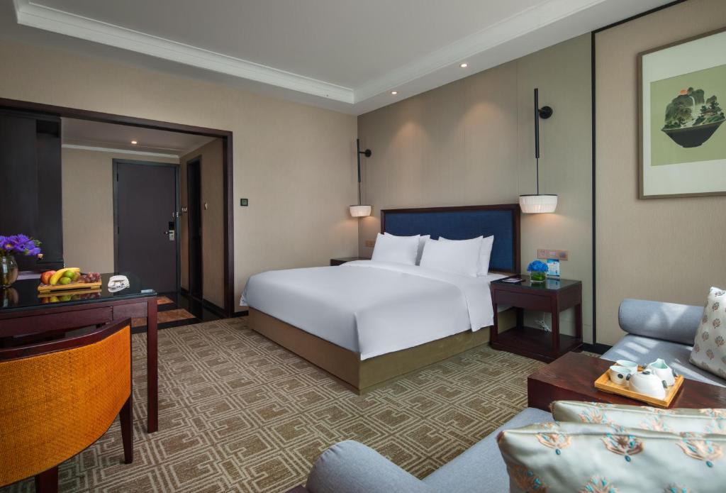 Postel nebo postele na pokoji v ubytování Yiwu Kasion Purey Hotel