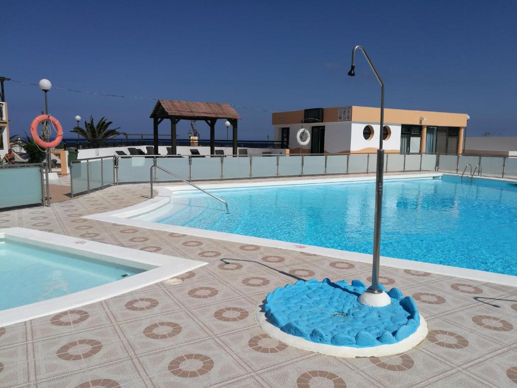 Bazén v ubytovaní Apartamento La Tortuga de Fuerteventura alebo v jeho blízkosti