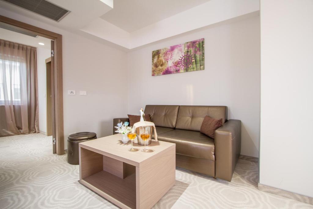 Royal Airport Hotel - 17