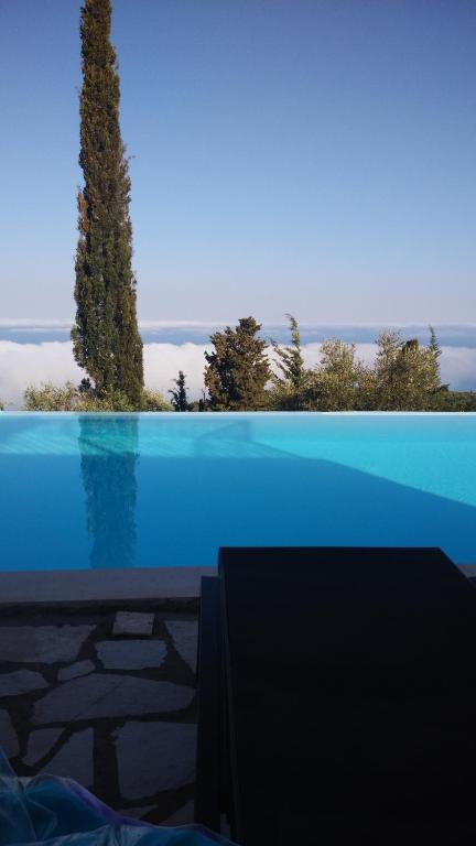 Bazén v ubytování Harmony and Horizon villas nebo v jeho okolí