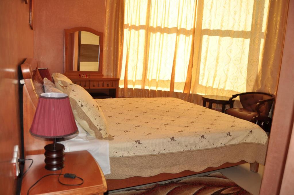 Voodi või voodid majutusasutuse Hôtel Atenas toas