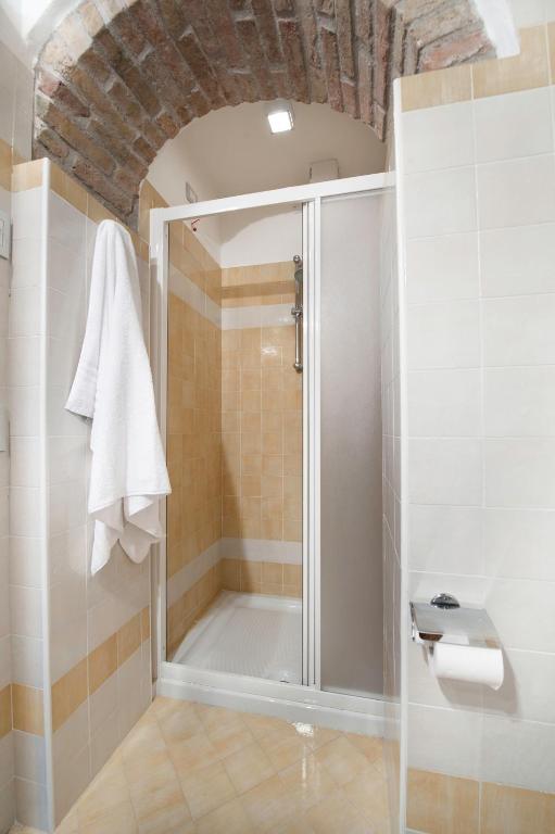 Koupelna v ubytování Albergo Parigi