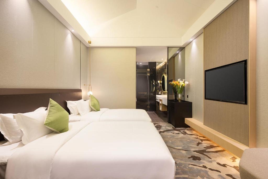 Postel nebo postele na pokoji v ubytování Buddy Hotel-Free Shuttle to Canton Fair Complex during Canton Fair Period