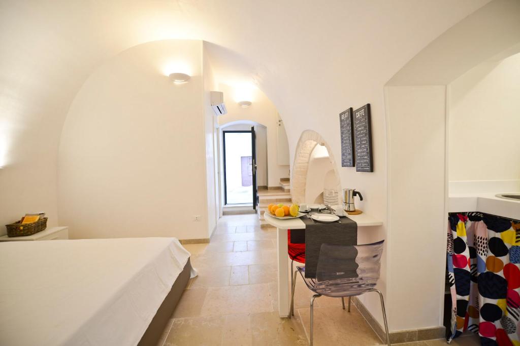 A television and/or entertainment centre at Scirocco Apartment with terrace by Wonderful Italy