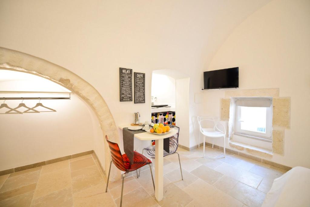 A television and/or entertainment centre at Scirocco Apartment with terrace by Wonderful Italy