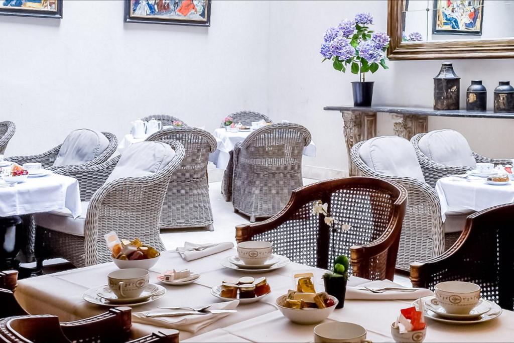 Hôtel Chateaubriand - Resim 17