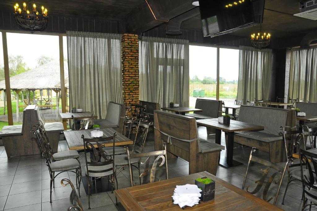 Restaurace v ubytování Nester House