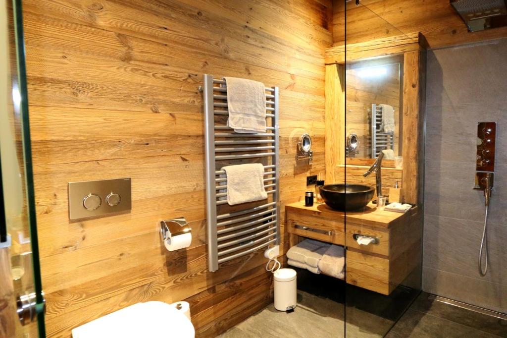 Koupelna v ubytování Amber Ski-in/out Hotel & Spa