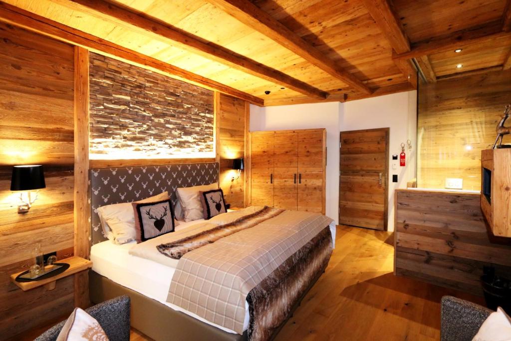 Postel nebo postele na pokoji v ubytování Amber Ski-in/out Hotel & Spa