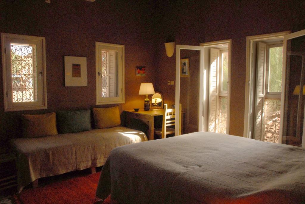 Giường trong phòng chung tại Villa Zagora Ma Villa au Sahara