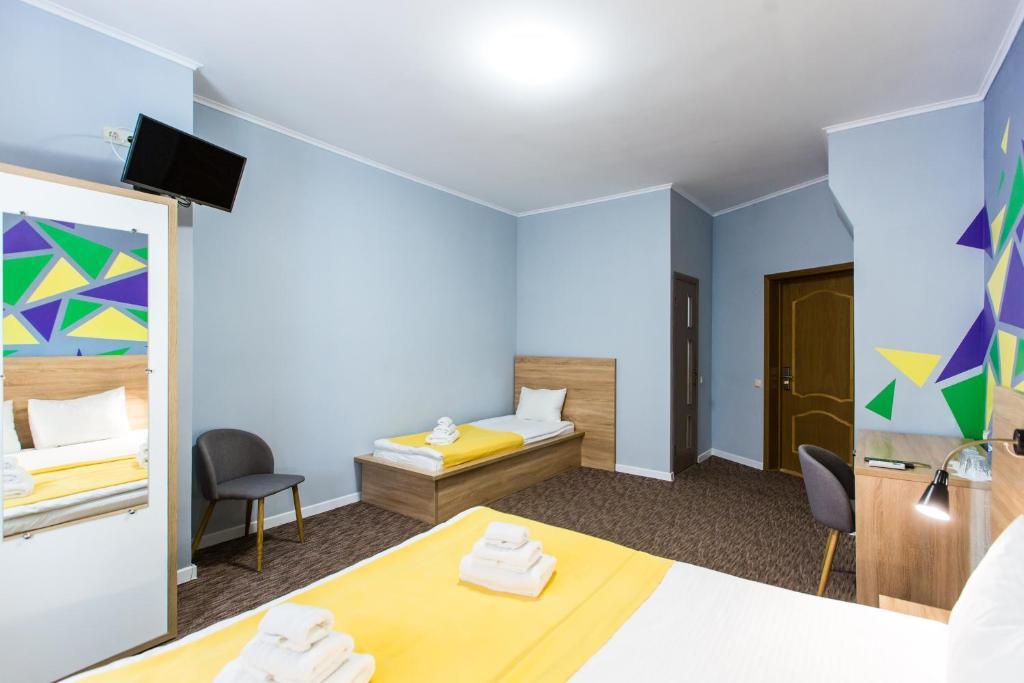 Ліжко або ліжка в номері Blum Hotel