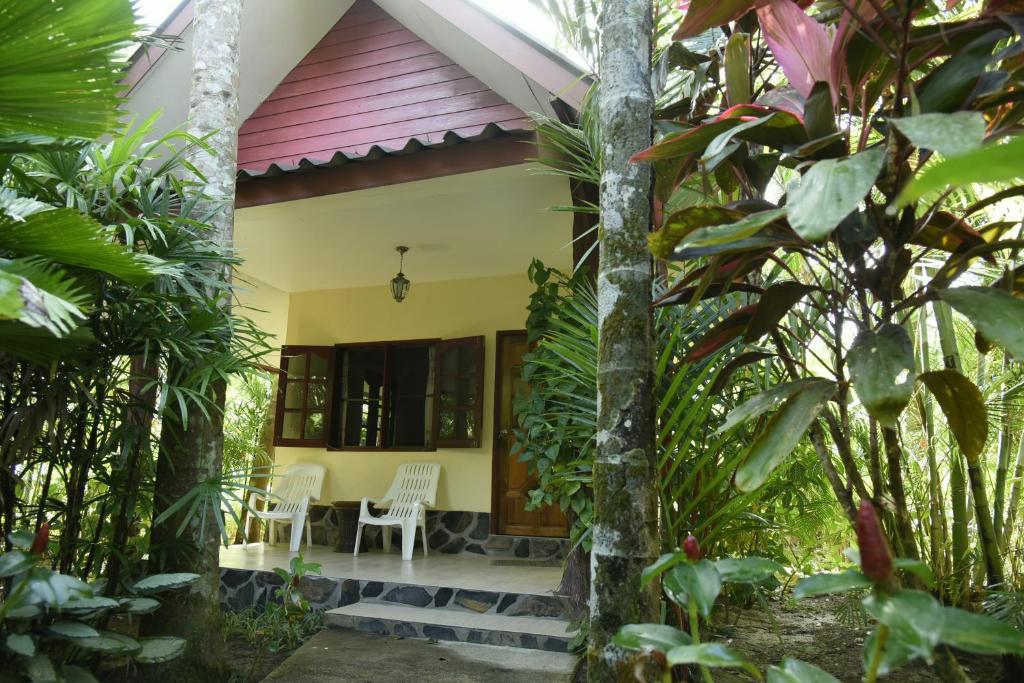 Khao Sok Holiday Resort - 11