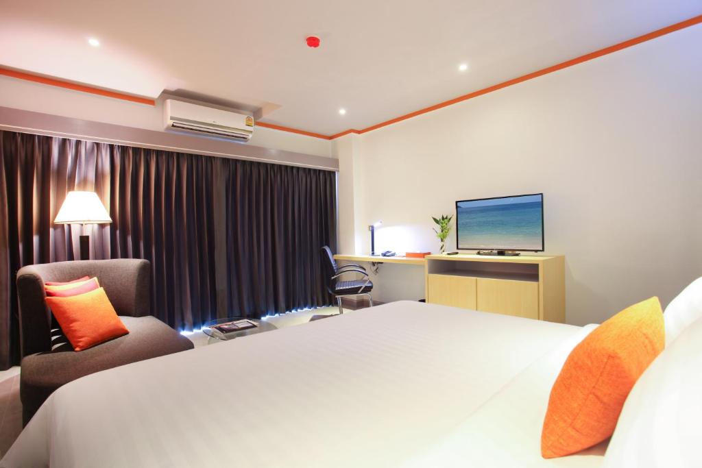 Postel nebo postele na pokoji v ubytování Chabana Kamala Hotel