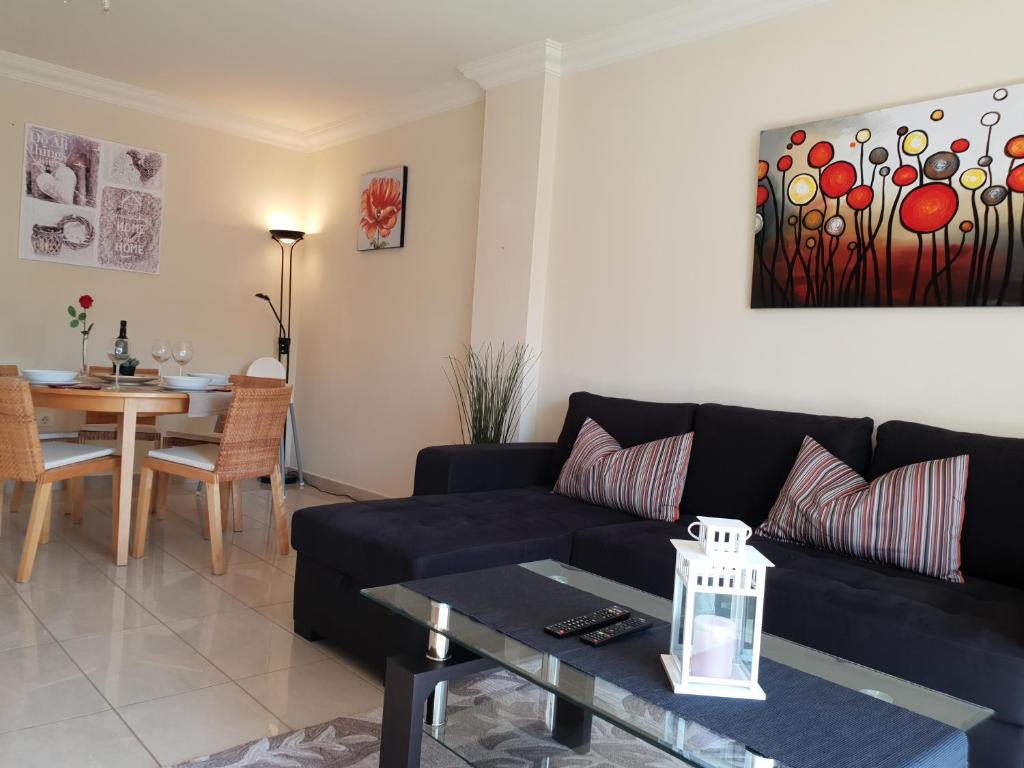Posedenie v ubytovaní Terrazas del Duque 2, terrace, sea view, only 300 m to beach, heated pool, air conditioning, wifi internet, dishwasher, washing machine