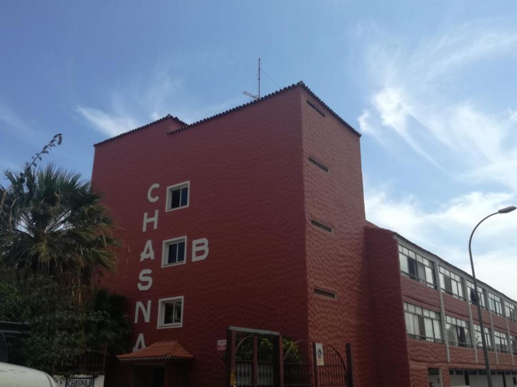 ラス・ガジェタスにあるmontaña amarillaの赤レンガ造りの建物