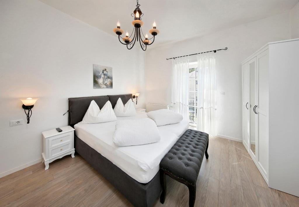 Posteľ alebo postele v izbe v ubytovaní Garni Villa Tyrol - Adults Only