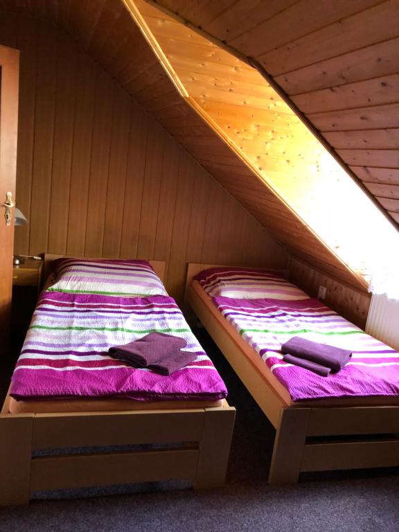 Postel nebo postele na pokoji v ubytování Guest House U Náhonu