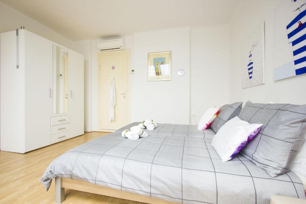 Posteľ alebo postele v izbe v ubytovaní West Coast luxury apartment